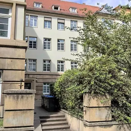 Gemuetliche Altbauwohnung Nahe Des Bahnhofs Halle