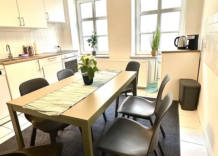 Gemuetliche Altbauwohnung Nahe Des Bahnhofs Halle Apartman *